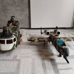 Játék katonai helikopter és repülő fotó