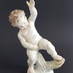 Herendi Nemes György alkotta pisilő kisfiú jubileumi pecsétes fotó