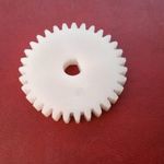 Fogaskerék műanyag , Ø 33 mm. , fogvastagság 5 mm., fogmélység 2mm ., fogszám 31 , fotó