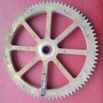 Fogaskerék , műanyag , Ø 128 mm., fogvastagság 10 mm., fogszám 80 , furat 9, 5 mm . fotó