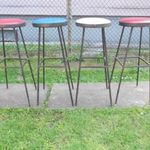 4 darab nagyon retro kovácsoltvas bárszék műbőr ülőkével fotó