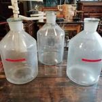 Nagyméretű patikai üvegek, egyben a 3 darab dekorációként, vagy pálinka-bor tárolására, 15 liter kb. fotó