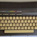 Commodore Plus/4-es billentyűzet felső és alsó burkolattal javításra, pótlásra, bontásra, 1 Ft, NMÁ! fotó