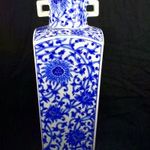 GAZDAGON KÉK MINTÁS SZÖGLETES FAZONNAL KÍNAI PORCELÁN VÁZA X fotó