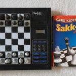 SAKKGÉP -MEPHISTO FROM SAITEC CHESS TRAINER+ AJÁNDÉK GARRI KASZPAROV: SAKK-MATT! KÖNYV fotó