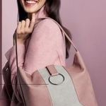 Szarvasbőr hatású NŐI válltáska./ Chantel táska / Mérete: 32, 5(M) x 28, 4 (37, 5) (SZ) Avon. Új fotó
