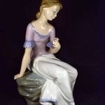 KŐPADON ÜLŐ LÁNY VIRÁGGAL NAGYMÉRETŰ LLADRO NAO PORCELÁN SZOBOR X fotó