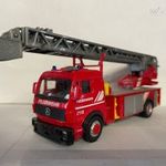MERCEDES BENZ LÉTRÁS. Tűzoltó autó fotó