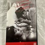 VHS videó kazetta "SZIGORÚAN ELLENŐRZÖTT VONATOK" (rendezte Jiri Menzel 1966) című gyári film eladó fotó