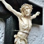 3. Antik, ELEFÁNTCSONT Jézus Krisztus (18.5 cm, hatalmas méretek!), 41 cm-es feszület, impozáns fotó