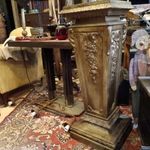 Aranyozott antik barokk stílusú posztamens, tiszta fa kora 19. századi templomi szobortartó fotó