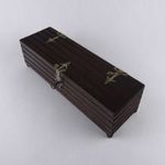 1W311 Régi fém veretes zárható fadoboz 9.2 x 9.7 x 31.5 cm fotó