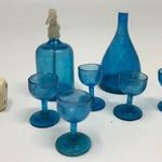Ritka retro műanyag miniatűr türkiz reklámtermék: szódásüveg dekantáló és talpas poharak 1FT NMÁ fotó