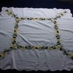 áttört mintás HÍMZETT CSIPKETERÍTŐ, BÚTOR, ASZTAL terítő, abrosz 88x86cm fotó