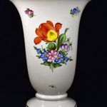 TULIPÁN ÉS MÁS VIRÁGOKKAL ... DEKORATÍV TALPAS HERENDI PORCELÁN VÁZA ! fotó