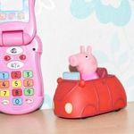 Peppa malac Peppa lapozható és tanulós telefonja+Peppa malac mini járműve fotó