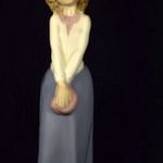 LÁNY KALAPBAN KENDŐVEL ... LLADRO NAO PORCELÁN SZOBOR X fotó