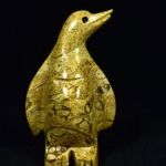 CSISZOLT RAJZOS VALÓBAN KŐBŐL KÉSZÜLT PINGVIN FIGURA X fotó