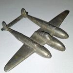 1 db. P-38 világháborús Lightning amerikai vadászrepülőgép emléktárgy, szemléltető eszköz fémből fotó