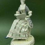 Hollóházi porcelán figura - Kottát tartó barokk dáma alakja / 1 Forintért... fotó