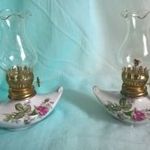 "Aladdin lámpás" -- festett porcelán testő, üvegbúrás, kis petróleumlámpa pár fotó
