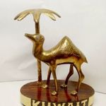 Bronz dromedár pálmafával, lakkozott fa talapzaton, Kuvaiti emlék fotó