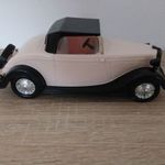 Retró lendkerekes műanyag kisautó kb1/24-es méret fotó