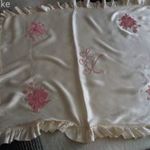 Régebbi selyem baba takaró vagy akár terítő is 93 x 71 cm fotó