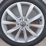 Gyári, 17" VW Golf VII. Highline /Dyjon/ alufelni Téli gumikkal fotó