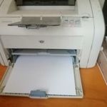 HP-1018 lézernyomtató kábelekkel fotó