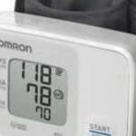 OMRON RS1 automatikus csuklós vérnyomásmérő fotó