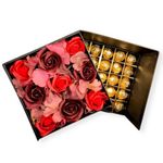 Fekete kocka desszert doboz - piros/bordó szappanrózsa, ferrero rocher fotó