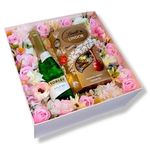 Boxenjoy - kocka desszert doboz - szappanrózsa, Lindor assorted 200 g és Törley pezsgő 0, 2 l fotó