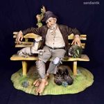 KOLDUS A PADON KUTYÁVAL ... KÉZZEL FESTETT SZIGNÁLT CAPODIMONTE PORCELÁN SZOBOR X fotó