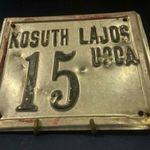 Antik utcatábla - "KOSUTH LAJOS UCCA 15" / Egy S-sel és két C-vel írva... Csak 1 Forint ez is! fotó