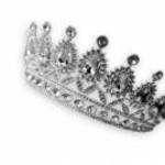 Kövekkel kirakott ezüst színű tiara tortadísz (átmérő: 16 cm, 6, 5 cm magas) fotó