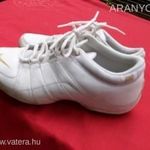 Fiú NIKE bőr sportcipő 38-as fotó