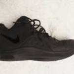 Nike Air Versitile III férfi, fiú cipő, sportcipő fekete. A mérete 41-es. Belső talp hossza: 26 cm (mé fotó