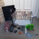 Újszerű 25 literes akvárium szett. Led világítással. Ajándék halakkal. fotó