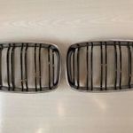 BMW E81 E82 E87 LCI E88 (1-es BMW) vese hűtőrács M4 Style fotó