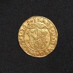 János Zsigmond és Izabella aranyforint 1559 Nagybánya, gVF, YSABE helyett ISABE, RRR-UNIKUM fotó