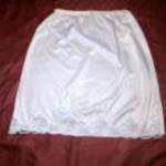 fehér csipkés nylon alsószoknya db: 65-114 cm h: 59 cm fotó