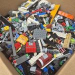 Ömlesztett lego és figura csomag fotó
