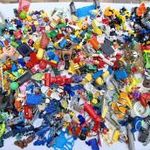 Ömlesztett vegyes Retro Műanyag építő, lego, trafikos vegyes játék alkatrész kacat csomag fotó