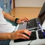 laptop notebook asztal hűtőpaddal laptop hűtő fotó