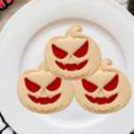 Halloween tökös linzer kiszúró – ijesztő sütikinyomó fotó