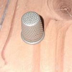 Régi gyűszű - talán ón - 17 mm fotó