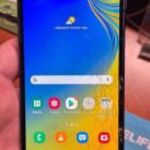 Samsung A7 2018 TELEFON - FÜGGETLEN - TEL+AKKU - REPEDT, TÖLTÉSHIBA, HANGSZÓRÓ HIBA fotó