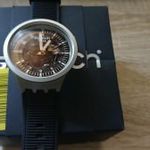 Swatch Big Bold Irony fekete karóra dobozával fotó