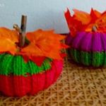 HALLOWEEN ASZTALI DEKORÁCIÓ - KÖTÖTT TÖKÖCSKÉK PÁRBAN fotó